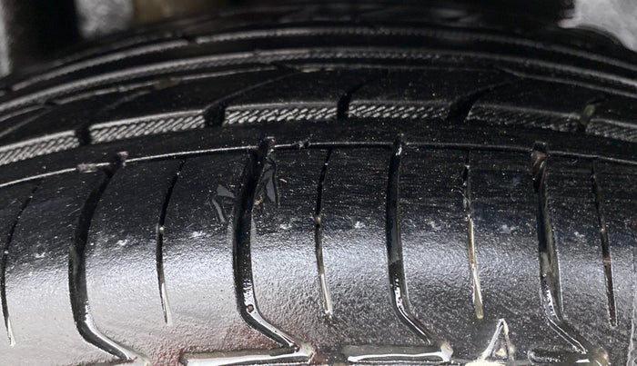 2019 Ford Figo Aspire TREND PLUS CNG, CNG, Manual, 48,025 km, Right Rear Tyre Tread