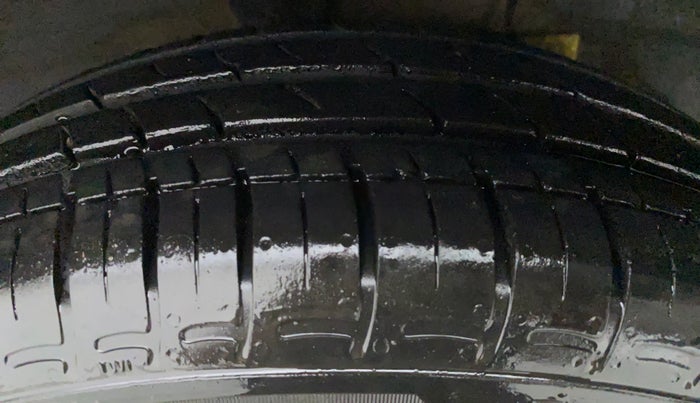 2022 Hyundai AURA S CNG, CNG, Manual, 12,798 km, Right Front Tyre Tread