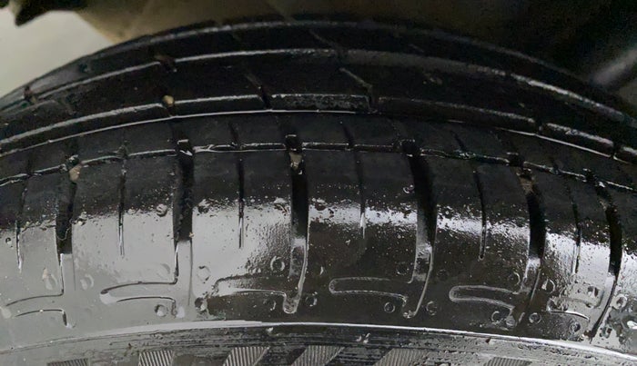 2022 Hyundai AURA S CNG, CNG, Manual, 12,798 km, Right Rear Tyre Tread