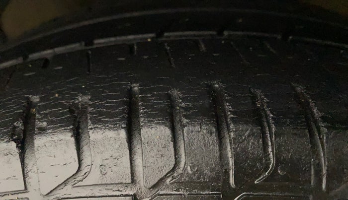 2017 Hyundai Verna 1.6 VTVT SX, Petrol, Manual, 37,185 km, Left Front Tyre Tread