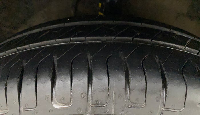 2012 Maruti Ritz VXI, Petrol, Manual, 87,214 km, Right Front Tyre Tread
