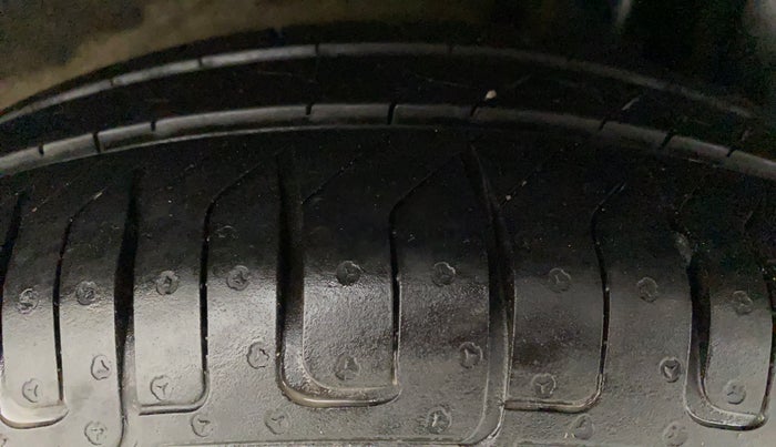 2012 Maruti Ritz VXI, Petrol, Manual, 87,214 km, Left Rear Tyre Tread