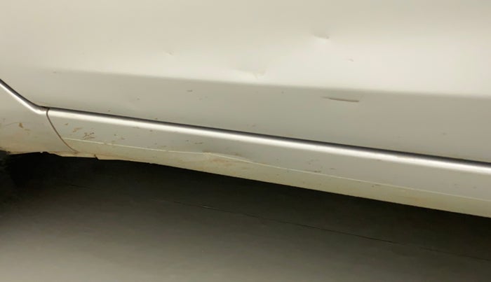 2012 Maruti Ritz VXI, Petrol, Manual, 87,214 km, Left running board - Paint is slightly faded