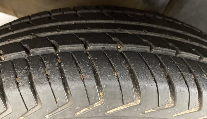 2017 Datsun Redi Go D, Petrol, Manual, 46,702 km, Left Front Tyre Tread
