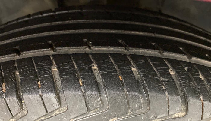 2017 Datsun Redi Go D, Petrol, Manual, 46,702 km, Right Front Tyre Tread