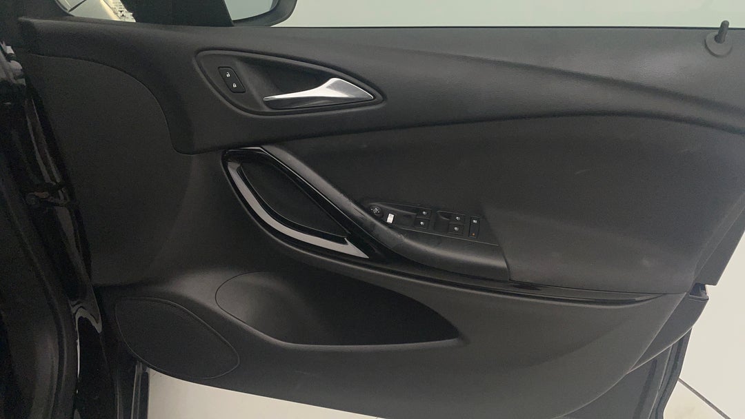 2017 Holden Astra R, Automatic, 68263 km, Speaker View