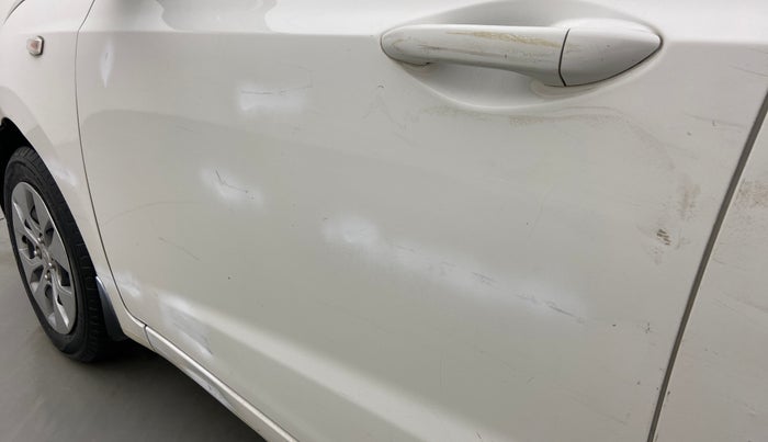 2018 Hyundai Xcent E PLUS, Petrol, Manual, 19,626 km, Front passenger door - Minor scratches