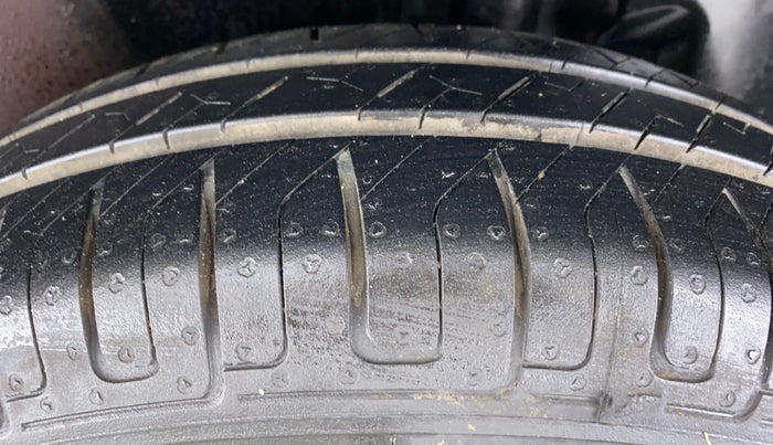 2018 Maruti Dzire VDI, Diesel, Manual, 57,143 km, Left Rear Tyre Tread