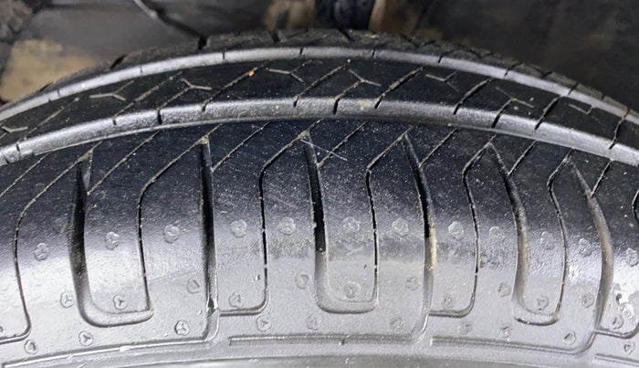 2018 Maruti Dzire VDI, Diesel, Manual, 57,143 km, Left Front Tyre Tread