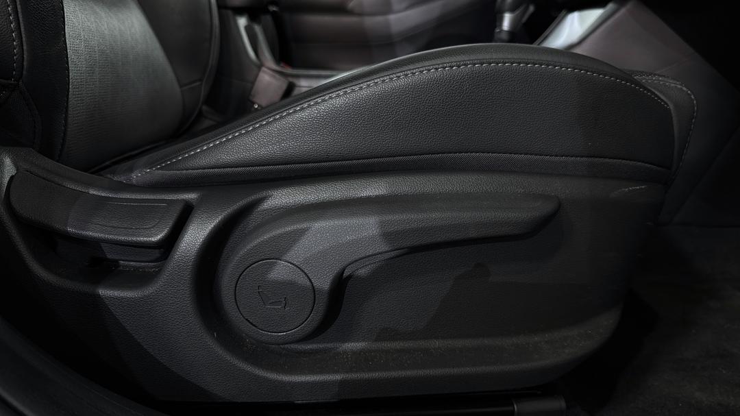 2018 Hyundai i30 Elite, Automatic, 26228 km, Drivers Side Adjustment Panel