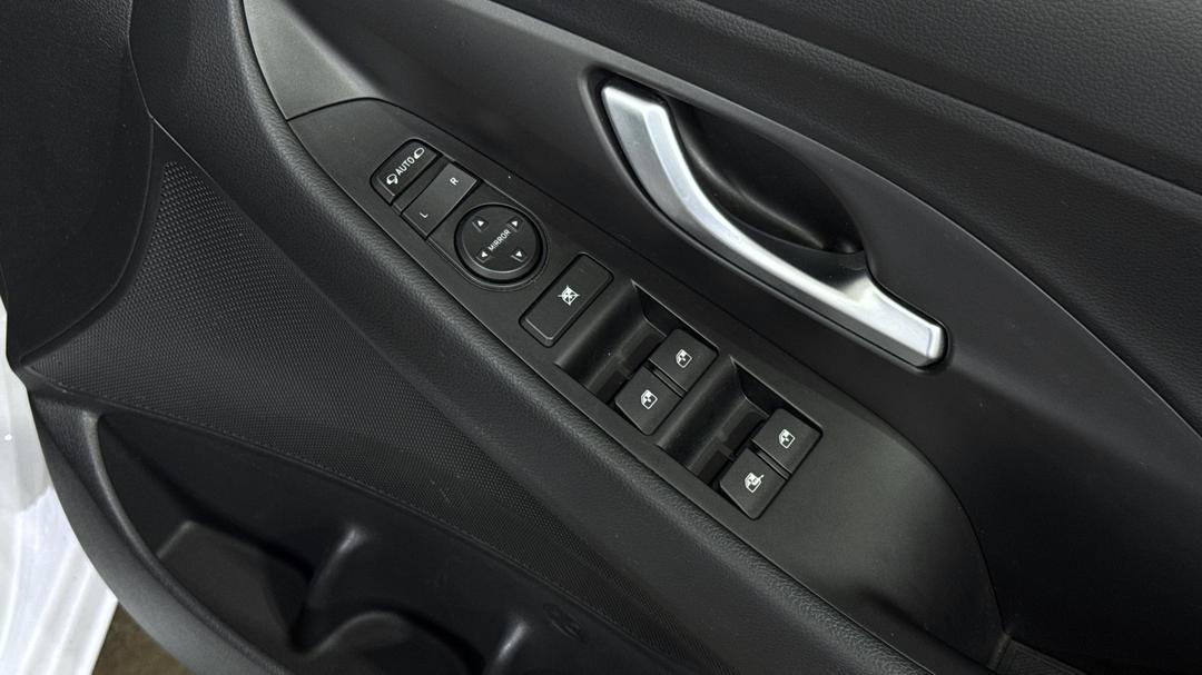 2018 Hyundai i30 Elite, Automatic, 26228 km, Drivers Side Door Panel Controls