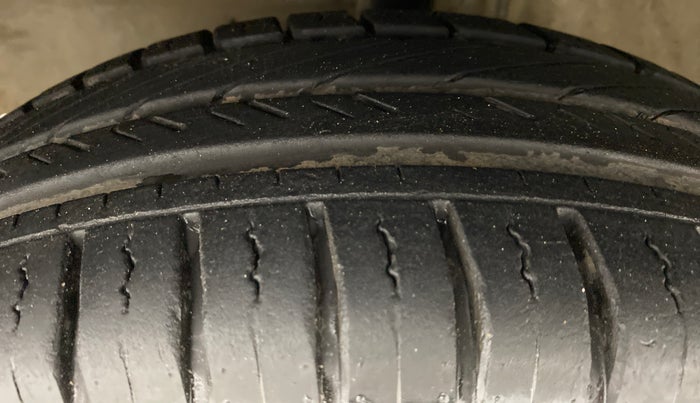 2011 Toyota Etios G, Petrol, Manual, 79,468 km, Left Front Tyre Tread