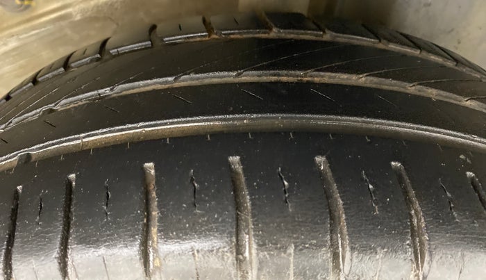 2011 Toyota Etios G, Petrol, Manual, 79,468 km, Left Rear Tyre Tread