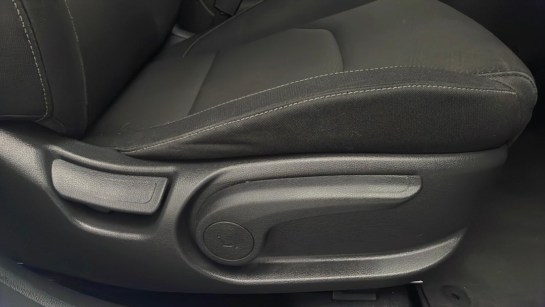 2018 Hyundai i30 Active, Automatic, 36976 km, Drivers Side Adjustment Panel