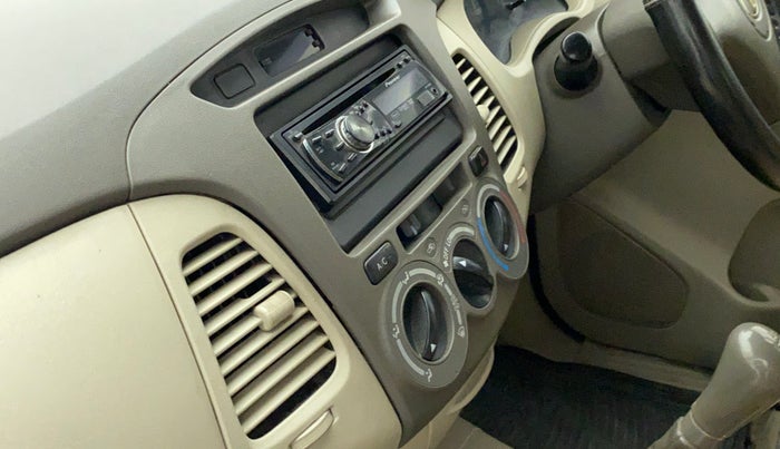 2011 Toyota Innova 2.5 G4 7 STR, Diesel, Manual, 1,23,987 km, Infotainment system - Parking sensor not working