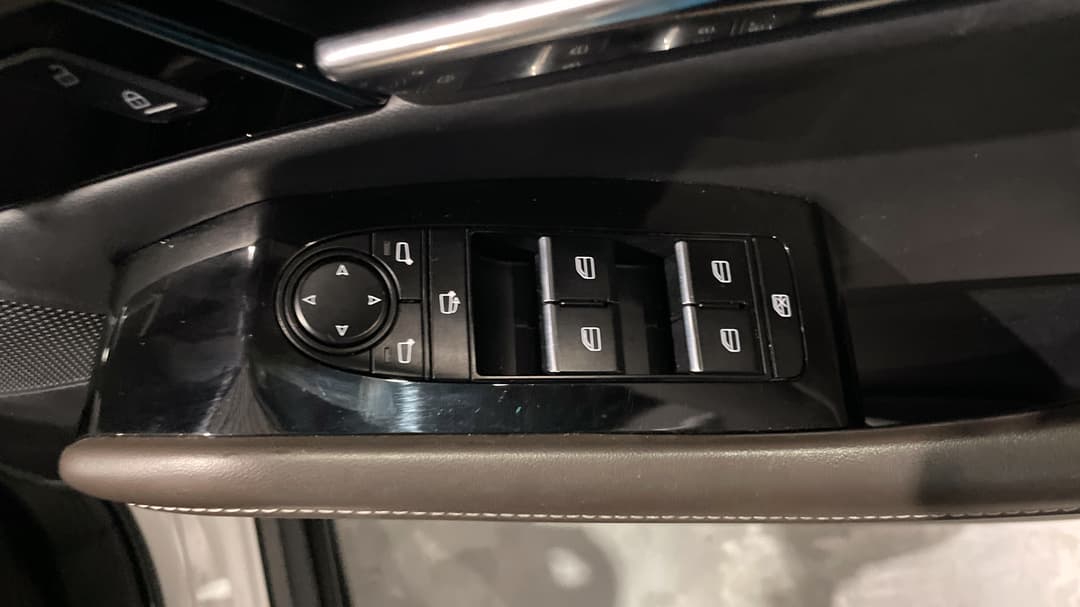 2022 Mazda CX-30 G20 Astina (FWD), Automatic, 35000 km, Drivers Side Door Panel Controls