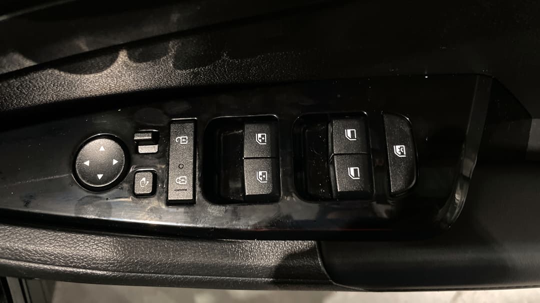 2022 Kia Sportage Sx (AWD), Automatic, 107350 km, Drivers Side Door Panel Controls