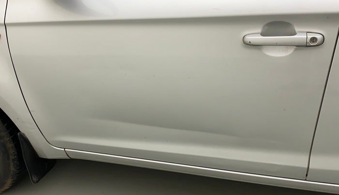 2011 Hyundai i20 MAGNA (O) 1.2, Petrol, Manual, 65,413 km, Front passenger door - Minor scratches