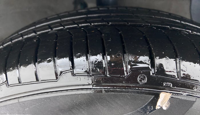 2014 Hyundai Xcent SX 1.2, Petrol, Manual, 30,593 km, Right Front Tyre Tread