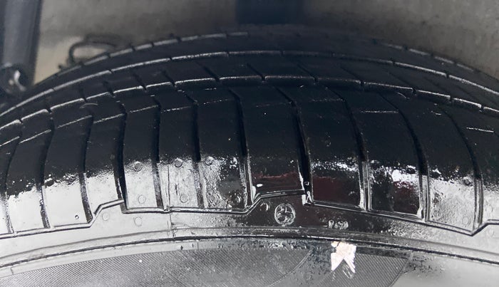 2014 Hyundai Xcent SX 1.2, Petrol, Manual, 30,593 km, Right Rear Tyre Tread