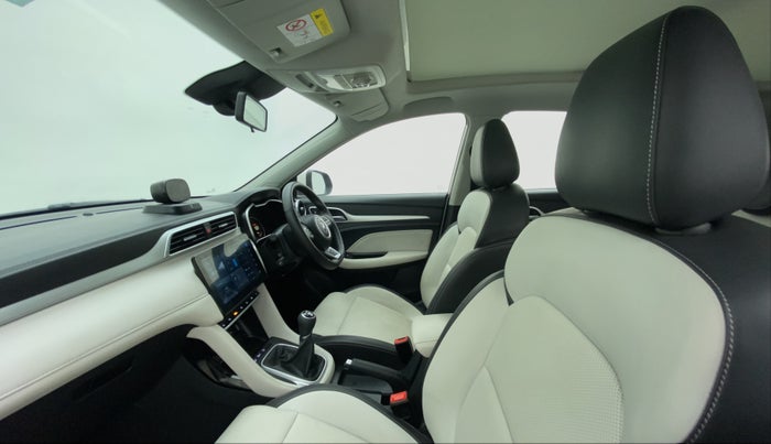 2022 MG ASTOR SHARP 1.5MT, Petrol, Manual, 8,604 km, Right Side Front Door Cabin