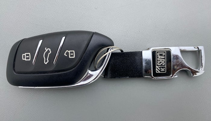 2022 MG ASTOR SHARP 1.5MT, Petrol, Manual, 8,604 km, Key Close Up
