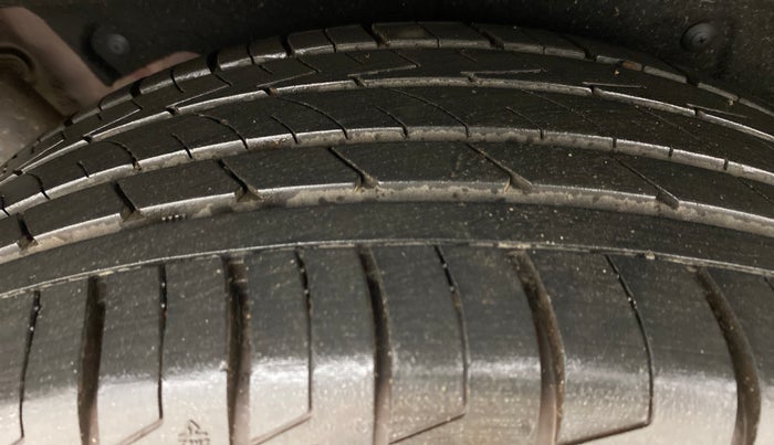 2018 Mahindra MARAZZO M8 7 STR, Diesel, Manual, 63,509 km, Right Rear Tyre Tread