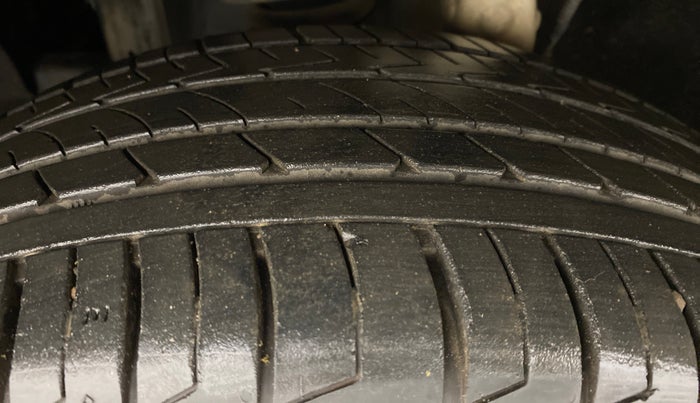 2018 Mahindra MARAZZO M8 7 STR, Diesel, Manual, 63,509 km, Left Front Tyre Tread