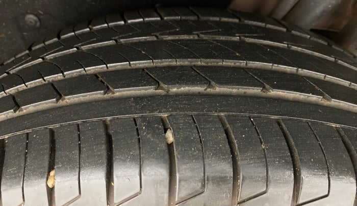 2018 Mahindra MARAZZO M8 7 STR, Diesel, Manual, 63,509 km, Left Rear Tyre Tread