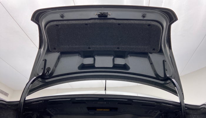 2016 Volkswagen Vento HIGHLINE PETROL AT, Petrol, Automatic, 70,662 km, Boot Door Open