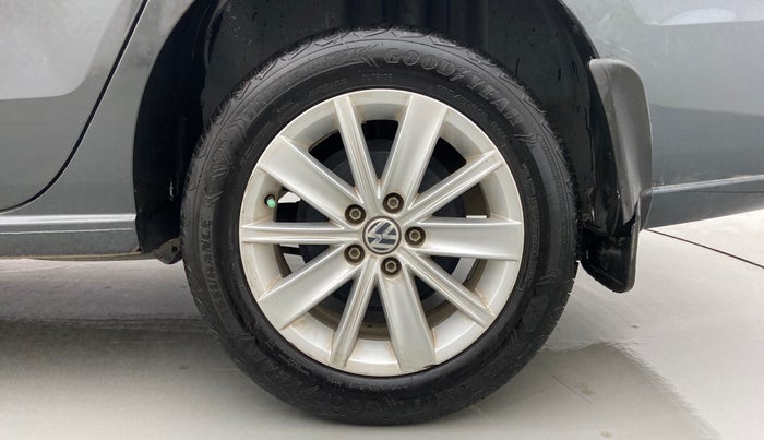 2016 Volkswagen Vento HIGHLINE PETROL AT, Petrol, Automatic, 70,662 km, Left Rear Wheel