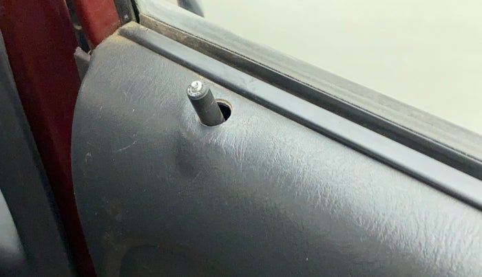 2011 Maruti Alto LXI, Petrol, Manual, 59,539 km, Lock system - Door lock knob has minor damage