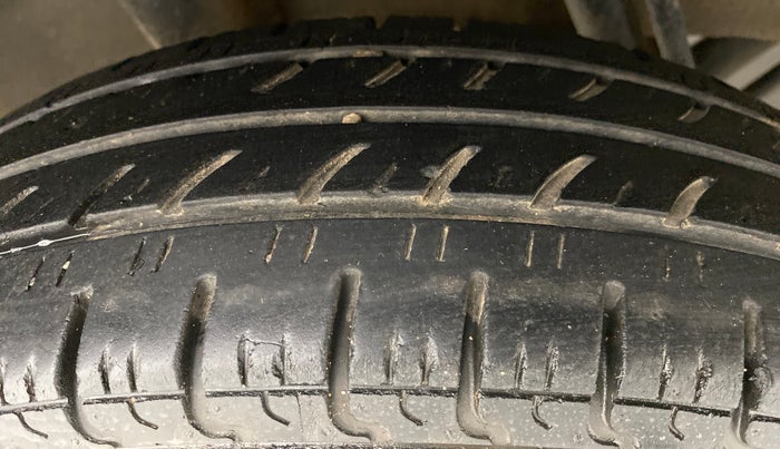 2016 Datsun Redi Go T (O), Petrol, Manual, 23,484 km, Right Rear Tyre Tread