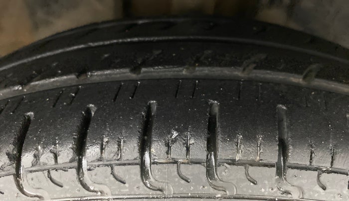 2016 Datsun Redi Go T (O), Petrol, Manual, 23,484 km, Right Front Tyre Tread