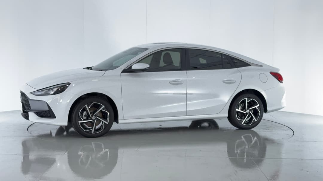 2023 MG Mg5 Essence, Automatic, 11655 km, Left Front Diagonal (45- Degree) View