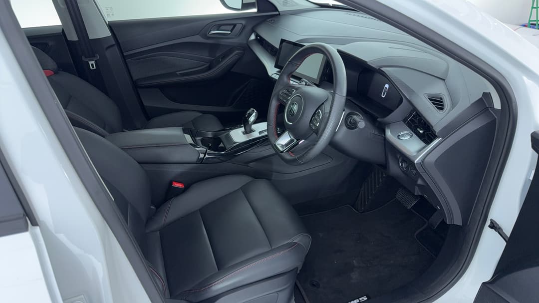 2023 MG Mg5 Essence, Automatic, 11655 km, Right Side Front Door Cabin View