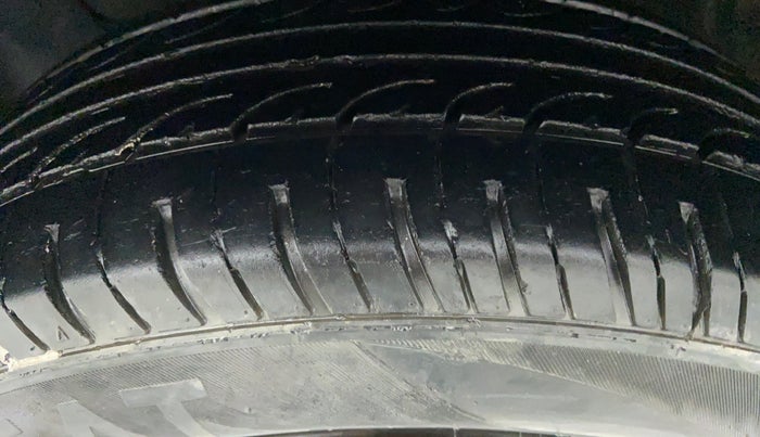 2015 Hyundai Elite i20 SPORTZ 1.2, Petrol, Manual, 69,237 km, Left Front Tyre Tread