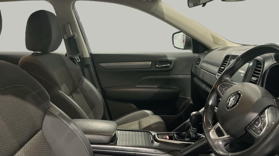 2022 Renault Koleos Life (4x2), Automatic, 53097 km, Right Side Front Door Cabin View
