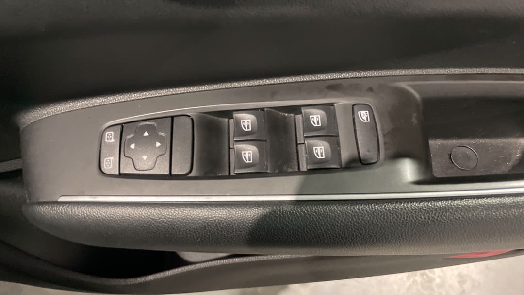 2022 Renault Koleos Life (4x2), Automatic, 53097 km, Drivers Side Door Panel Controls