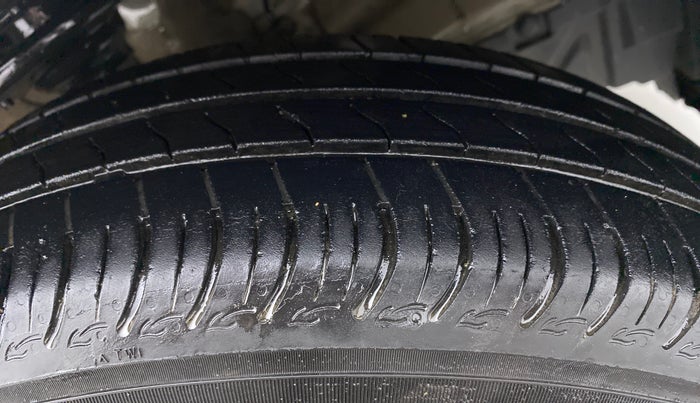 2021 Maruti S PRESSO VXI CNG, CNG, Manual, 34,519 km, Right Front Tyre Tread