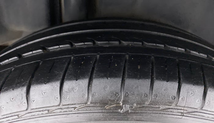 2016 Maruti Ciaz VDI+ SHVS, Diesel, Manual, 97,360 km, Right Rear Tyre Tread