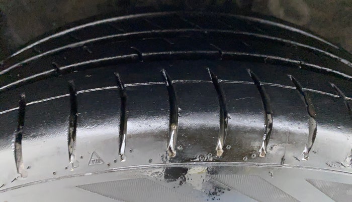 2014 Maruti Celerio VXI d, Petrol, Manual, 68,438 km, Left Front Tyre Tread