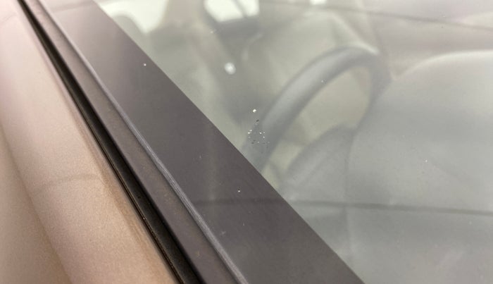 2016 Maruti Ciaz ZXI AT, Petrol, Automatic, 95,191 km, Front windshield - Minor spot on windshield