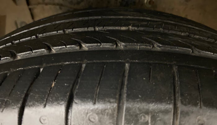 2016 Maruti Ciaz ZXI AT, Petrol, Automatic, 95,191 km, Left Front Tyre Tread