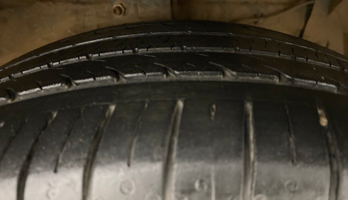 2016 Maruti Ciaz ZXI AT, Petrol, Automatic, 95,191 km, Right Front Tyre Tread