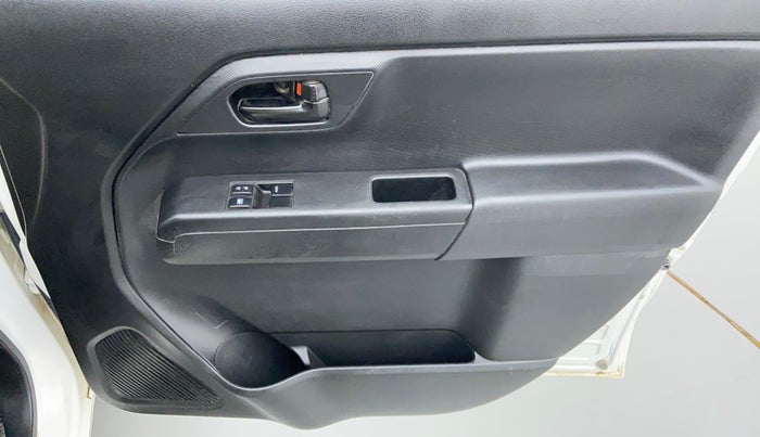 2021 Maruti New Wagon-R LXI 1.0, Petrol, Manual, 35,887 km, Driver Side Door Panels Control