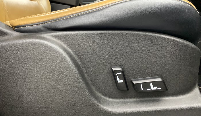 2018 Mahindra XUV500 W11 (O), Diesel, Manual, 41,028 km, Driver Side Adjustment Panel