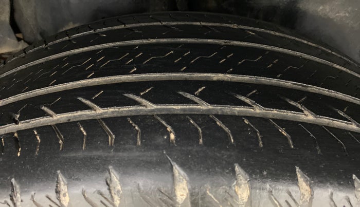 2018 Mahindra XUV500 W11 (O), Diesel, Manual, 41,028 km, Right Rear Tyre Tread