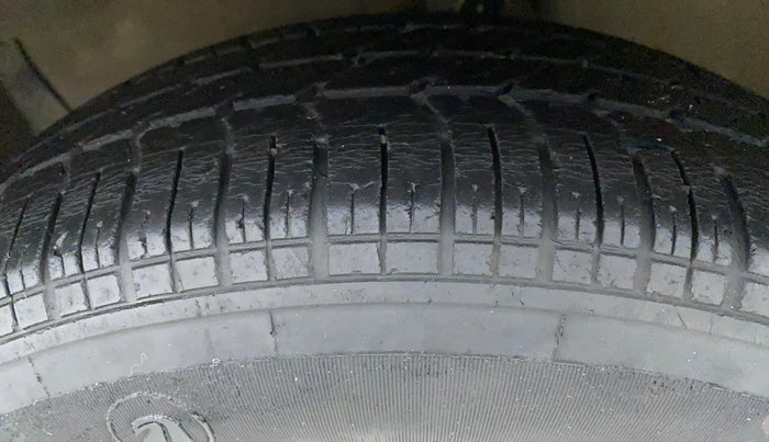 2013 Maruti Ritz VXI, Petrol, Manual, 26,985 km, Left Front Tyre Tread
