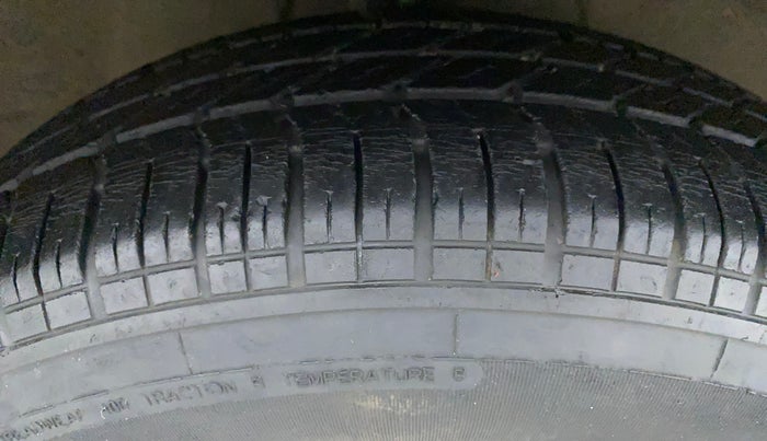 2013 Maruti Ritz VXI, Petrol, Manual, 26,985 km, Right Front Tyre Tread